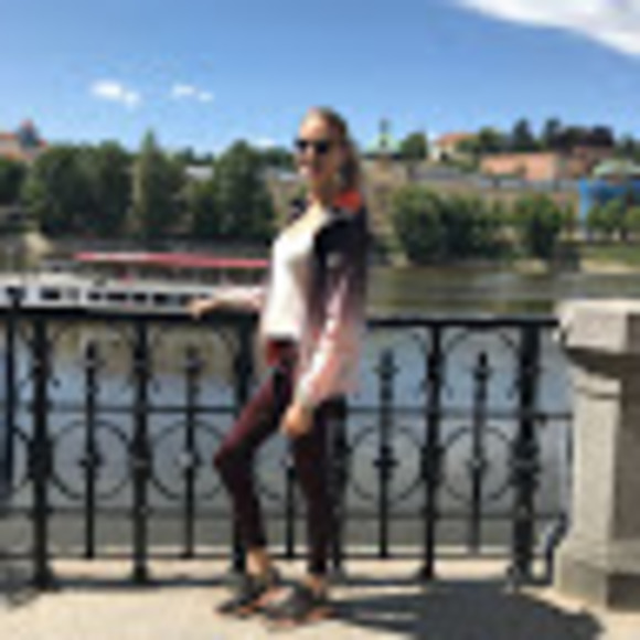 Meet your Posher, Aylin - Picture 1 of 1